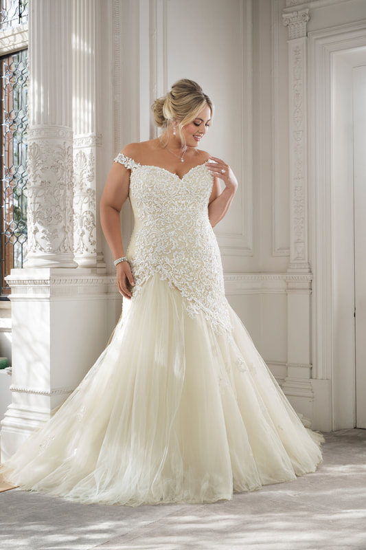 Celebrating Curves - the bridal studio devoted to curvaceous fuller ...